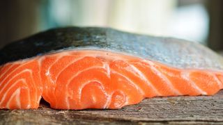 Este importată evitarea alimentelor gata preparate reci, la carnea insuficient gătită, salatele preambalate și &icirc;nghețata transportată necorespunzător.