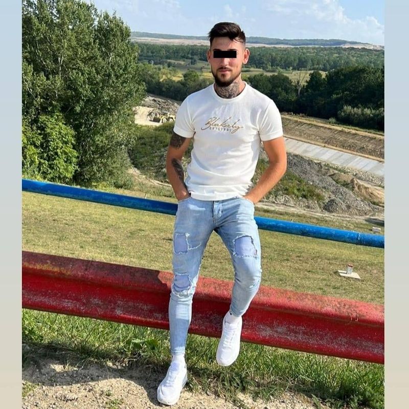 Marius și-a pus capăt zilelor la doar 21 de ani. Tânărul, tatăl unui băiețel, şi-a filmat ultimele minute din viaţă cu telefonul