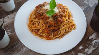 Un t&acirc;năr student a murit la 10 ore după ce a m&acirc;ncat paste bolognese. Ce simptome a avut &icirc;nainte de a se culca