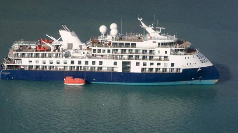 Vasul de croazieră a eșuat luni deasupra Cercului Polar Arctic, în Alpefjord, care se află în Parcul Național Nord-Estul Groenlandei, cel mai nordic parc național din lume.