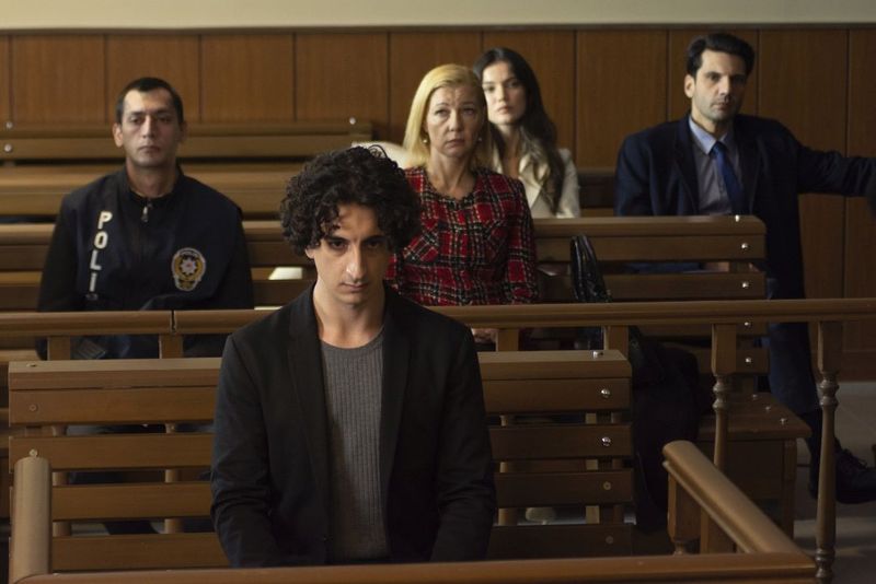 În această seară, în “Secrete de familie”, de la 20:00// Engin are un plan diabolic pentru a scapa de acuzații