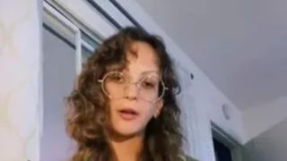 O femeie a găsit o metodă bizară pentru a avea aceeași pisică pentru totdeauna. Felina a murit și acum proprietara o păstrează pe noptieră. Cum a fost posibil?