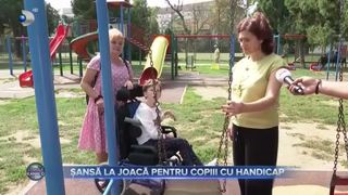 VIDEO - Șansă la joacă pentru copiii cu dizabilități. În Oradea, o asociație a cumpărat două aparate în care copilașii cu probleme locomotorii se pot distra