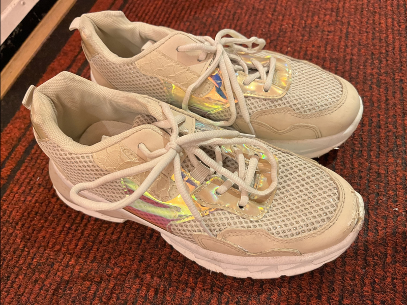 Declarația halucinantă a femeii: "Voi continua să cumpăr"