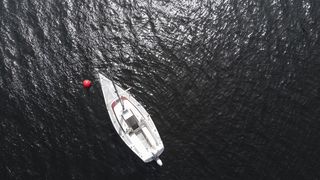 În urma impactului rezultat între cele două ambarcațiuni, în zona localității Mila 23, un bărbat a căzut în Dunăre. 