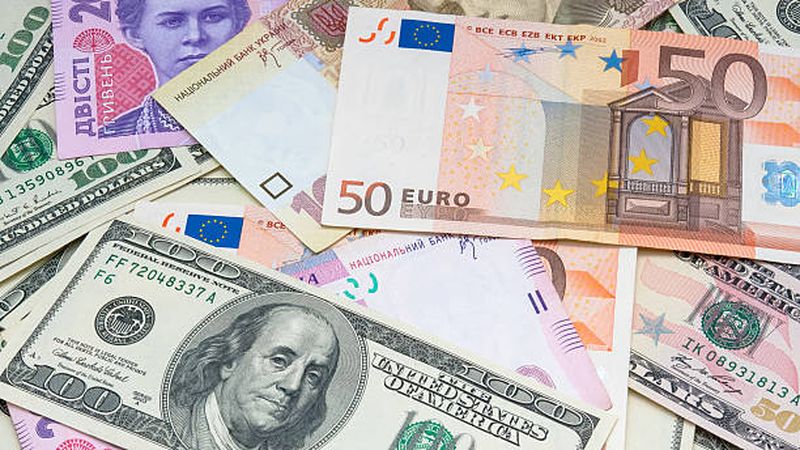 Curs valutar BNR azi, 18 septembrie 2023: Ce se întâmplă cu euro?