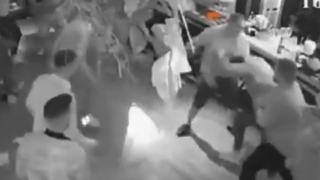 Agent de penitenciar, autor al unui scandal de proporții &icirc;ntr-un club