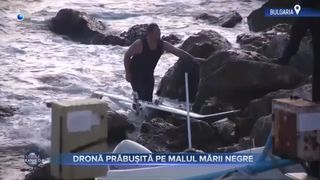 VIDEO - Dronă prăbușită pe malul Mării Negre. Oamenii, panicați. Autoritățile bulgare au detonat-o la fața locului din cauza pericolului la care s-ar fi expus dacă o transportau