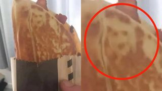 Un bărbat a rămas uluit după ce a mâncat la restaurantul lui fast-food preferat. Clientul fidel a găsit chipul lui Hitler imprimat pe pâinea de la micul dejun. Imaginile au devenit virale