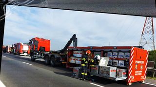 VIDEO - Accident mortal pe Autostrada A1/ Patru vehicule implicate/ Un autoturism a fost prins între două TIR-uri