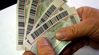 VIDEO Vești bune pentru milioane de angajați din România! Valoarea tichetelor de masă crește la 50 de lei. Ce se va întâmpla și cu salariul minim