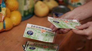 Ei sunt românii care nu vor mai încasa tichetele de masă. La cât vor ajunge în 2024 vocherele de hrană?