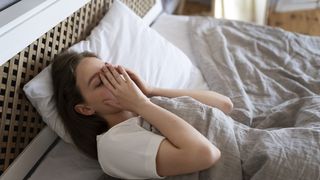 Mersul frecvent la baie pe timpul nopții poate fi un semn rău. Ce spune asta despre sănătatea organismului tău / Ce este nicturia