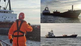 Explozie la bordul unui nave &icirc;n Sulina. Marfarul ar fi lovit o mină marină. 12 persoane au fost evacuate