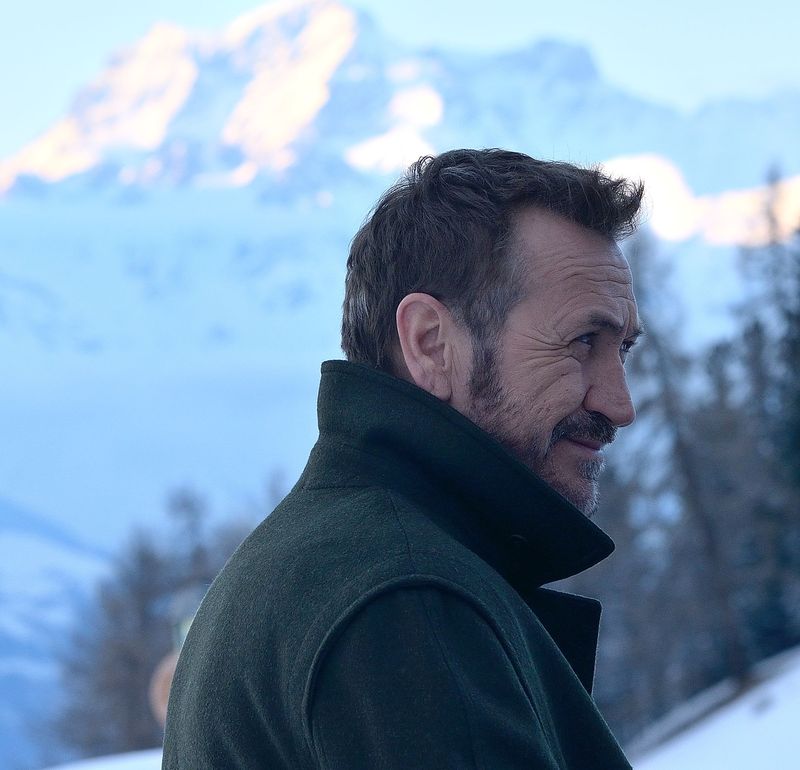 Nu ratați noul serial “Rocco Schiavone”, difuzat de luni până vineri, de la ora 22:30, numai la Kanal D2.