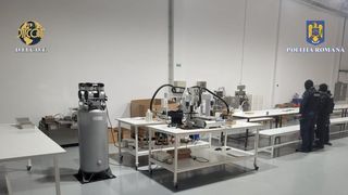 &Icirc;n urma celor 121 de percheziții domiciliare efectuate au fost identificate și ridicate 81.102 vape-uri.