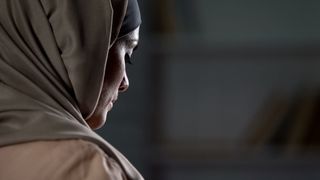 Femeile din Iran riscă 10 ani de &icirc;nchisoare dacă se &icirc;mbracă &bdquo;inadecvat&rdquo; și nu poartă hijab. Ce prevede noua lege, la un an de la moartea Mahsei Amini