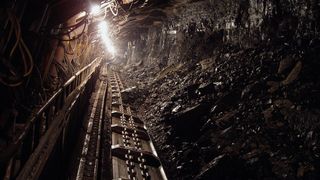 Protest spontan la Mina Băița: Proprietarul firmei nu și-ar fi respectat promisiunea de a vira salariile angajaților