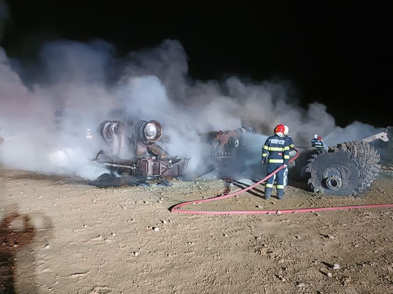 Explozia de la magistrala de gaz de la Călimăneşti din judeţul Vrancea a fost cauzată de executarea lucrărilor pe şantierul Autostrăzii Moldovei A7 - este concluzia investigaţiei pompierilor la faţa locului.