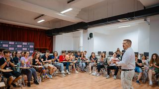 Tineri au abordat subiectul rețelelor de socializare, fake-news și despre cum să-ți creezi un brand puternic.