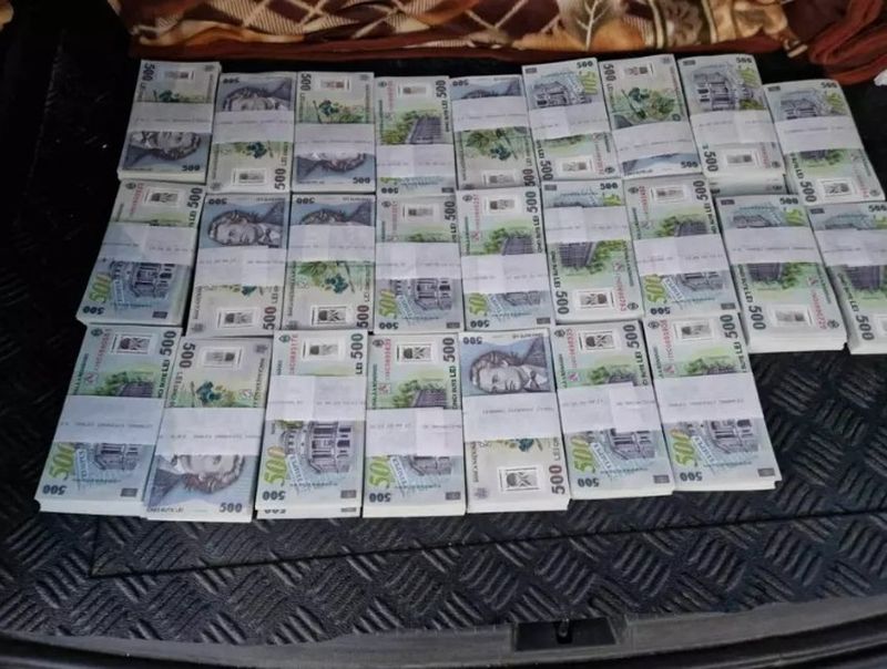 Conform declarației de avere, Președintele CJ Vaslui are 9 terenuri, dintre care 5 sunt dobândite în anul 2018, 2 în anul 2008 și 2 în 2006.