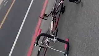 Un jurnalist a fost bătut crunt de un grup de adolescenți. Minorii au să-i fure bicicleta. „Îmi pare rău”