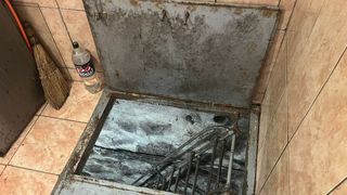 O femeie de 74 de ani și un bărbat de 85 de ani au fost găsiți &icirc;n stare de inconștiență, fiind căzuți &icirc;n beciul casei, &icirc;n Tulcea. 