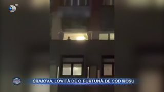VIDEO - Craiova, lovită de o furtună de cod roșu. Vijelia a distrus zeci de acoperișuri și a paralizat circulația din oraș