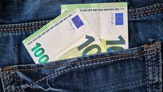 Măsuri fiscale 2023 - 2024. Cine sunt românii care vor da mai mulți bani la stat?