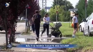 VIDEO- Bălți și noroi taxate mai scump. Cât costă o locuință în comuna din România unde domnește noroiul?