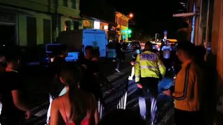 100 de liceeni s-au luat la bătaie &icirc;n fața primăriei din Făgăraș. Totul ar fi pornit de la banii str&acirc;nși pentru balul bobocilor