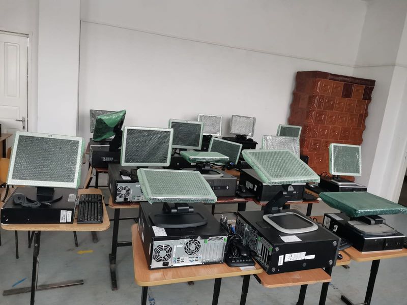 Calculatoare pentru școlile din România