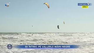 VIDEO - Se &icirc;ntrec pe valurile Mării Negre. Zeci de practicanți de kitesurfing din ţară şi străinătate participă la competiția organizată la Constanța