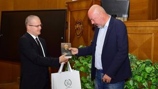 Florian Bichir a primit premiul pentru cercetare științifică &icirc;n domeniul strategiei de securitate. Scriitorul rom&acirc;n a primit și diploma de excelență, &icirc;n Aula Universității Naționale de Apărare &bdquo;Carol I&rdquo;