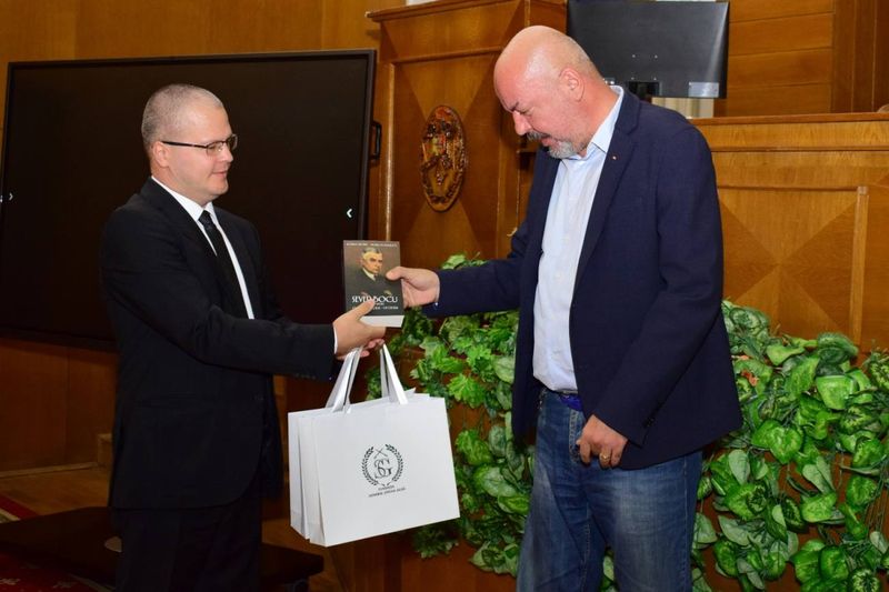 Florian Bichir a primit premiul pentru cercetare științifică în domeniul strategiei de securitate. Scriitorul român a primit și diploma de excelență, în Aula Universității Naționale de Apărare „Carol I”