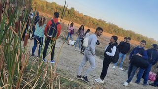 Pasagerii unui tren, cu direcția Pitești, au rămas pe c&acirc;mp, din motive necunoscute.