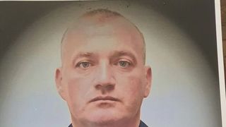 Un polițist și-a dat ultima suflare pe terenul de sport din parcul municipal Roman.