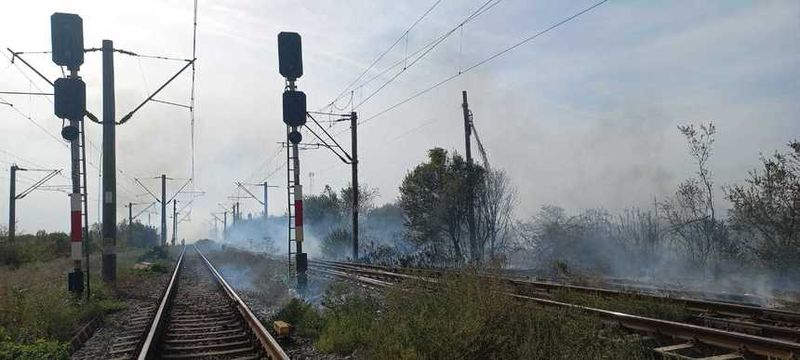 În urma incendiului din zona Bolintin Vale, trei trenuri de călători au fost oprite
