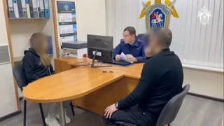 O femeie și-a lăsat fiul să moară de foame după ce soțul i-a ordonat să-l nu-l mai hrănească. Bărbatul susținea că acesta trebuia hrănit doar cu „razele soarelui”. Cei doi au fost condamnați pentru moartea nou-născutului