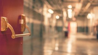 Peste 40% dintre rom&acirc;ni consideră sănătatea o prioritate, &icirc;nsă doar puțin peste un sfert dintre ei &icirc;și pot aminti măsurile &icirc;n domeniu propuse de guvernele din ultimii ani, relevă Barometrul de sănătate publică lansat la Biblioteca Academiei Rom&acirc;ne.&nbsp;