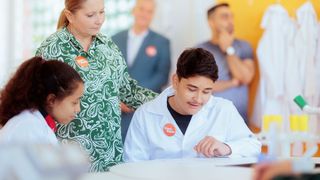 Copiii au fost uluiți de proiect și abia așteaptă să experimenteze la orele de chimie, fizică și biologie.