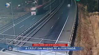 VIDEO- A căzut din mașină pe autostradă. Bărbatul a ajuns la spital
