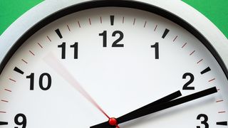 Când trece România la ora de iarnă în 2023? Vom dormi mai mult