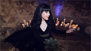 Femeia care a divorțat de soțul său fantomă pentru că a înșelat-o spune că acum o urmărește peste tot: „Edwardo a devenit gelos”