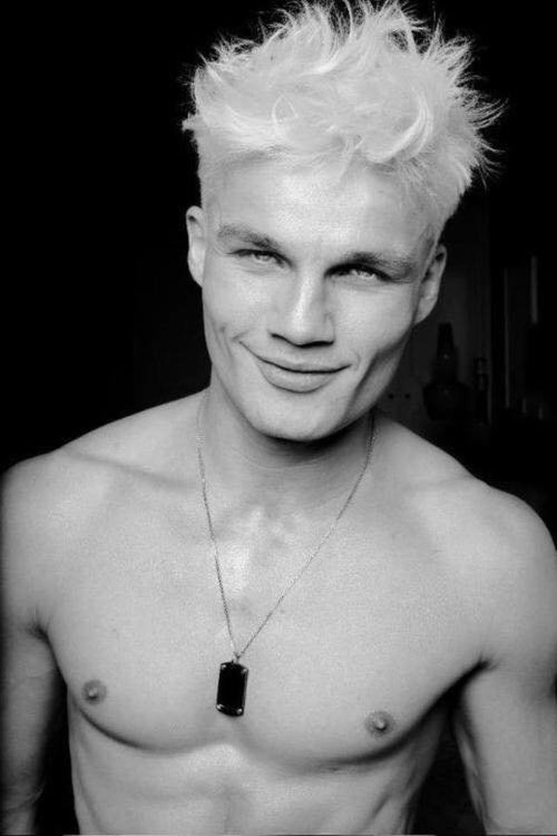 Un fotomodel internațional din București a fost arestat pentru viol și lipsire de libertate.  Adrian Vivien Bîrleanu a fost arestat preventiv pentru 30 de zile