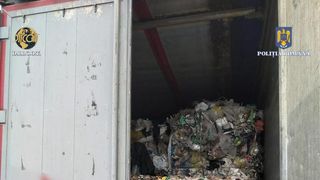 Mafia gunoaielor. Peste 1.500 de tone de deșeuri au fost introduse ilegal &icirc;n Rom&acirc;nia, sub pretextul reciclării. Capul mafiei gunoaielor, Bogdan Macra, a fost capturat pe aeroport
