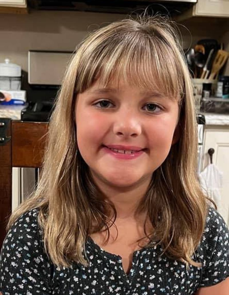 O copilă de 9 ani a dispărut fără urmă în timp ce se plimba cu bicicleta. Micuța se afla în camping cu părinții. A plecat timp de 15 minute și nu s-a mai întors niciodată