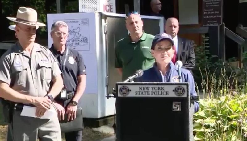 O copilă de 9 ani a dispărut fără urmă în timp ce se plimba cu bicicleta. Micuța se afla în camping cu părinții. A plecat timp de 15 minute și nu s-a mai întors niciodată