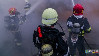 Incendiu la un depozit de l&acirc;ngă Maternitatea Giulești. &Icirc;n incintă se aflau probe importante ale Poliției &icirc;n diverse dosare
