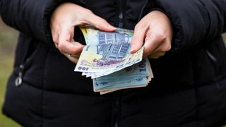 Pe ce dată intră voucherele pentru alimente? 2,7 milioane de rom&acirc;ni vor primi bani mai mulți &icirc;n octombrie